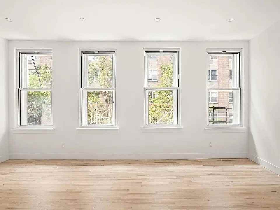 298 Elizabeth St Fl 3A - Photo 6 of 8