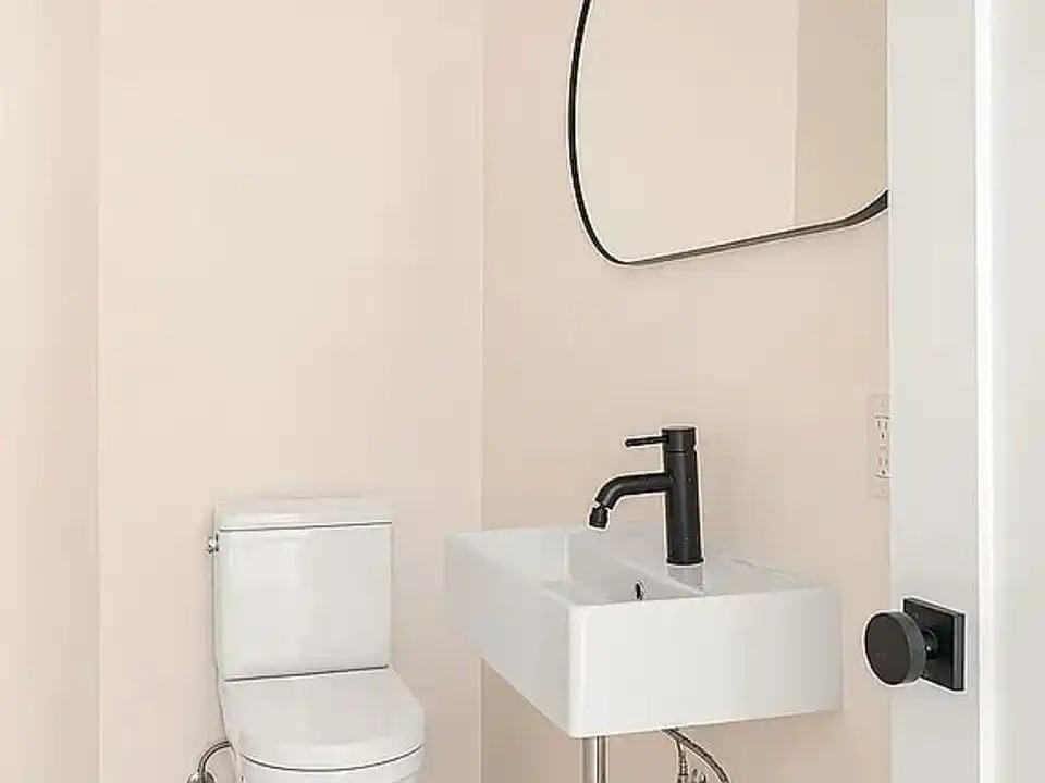 298 Elizabeth St Fl 3A - Photo 7 of 8