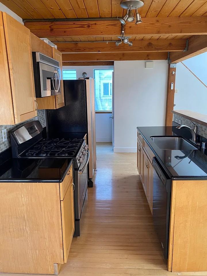 2120 6Th St - Photo 6 of 14