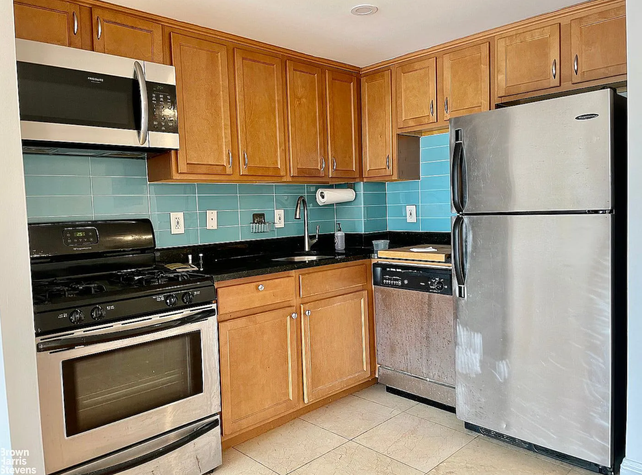 1443 28Th Ave - Photo 3 of 8