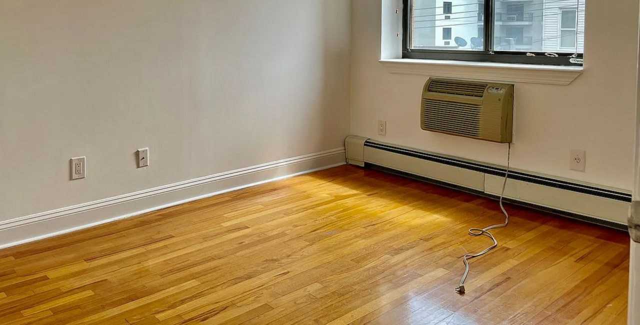 1443 28Th Ave - Photo 6 of 8