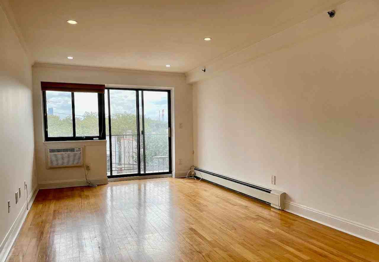 1443 28Th Ave - Photo 7 of 8