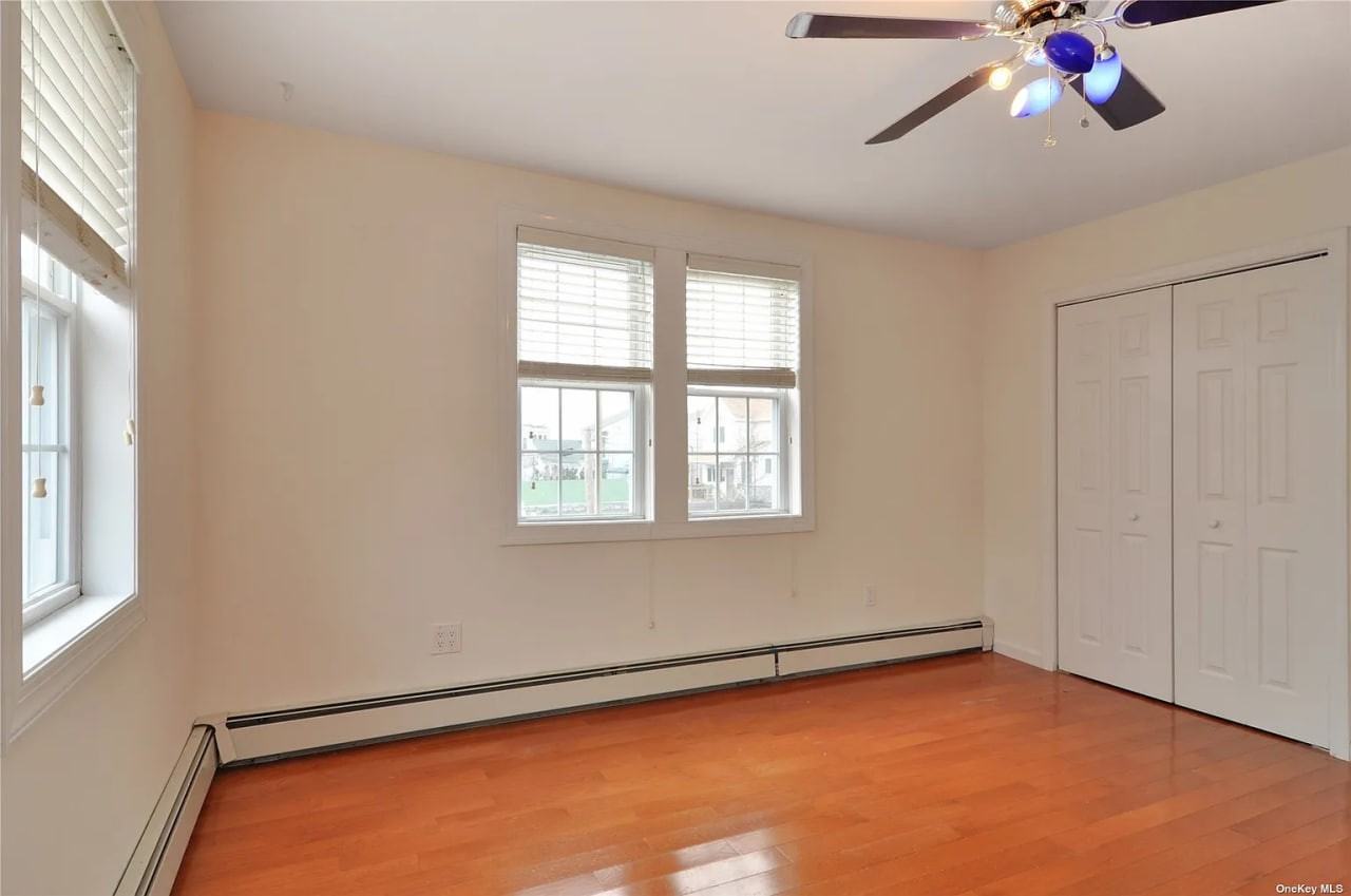 411 Bayville Ave - Photo 7 of 10