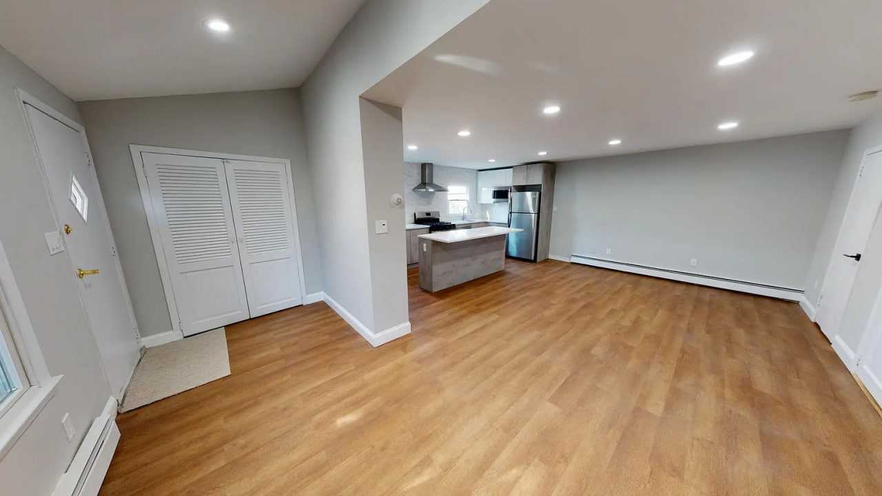 224 Grove Ave - Photo 4 of 9