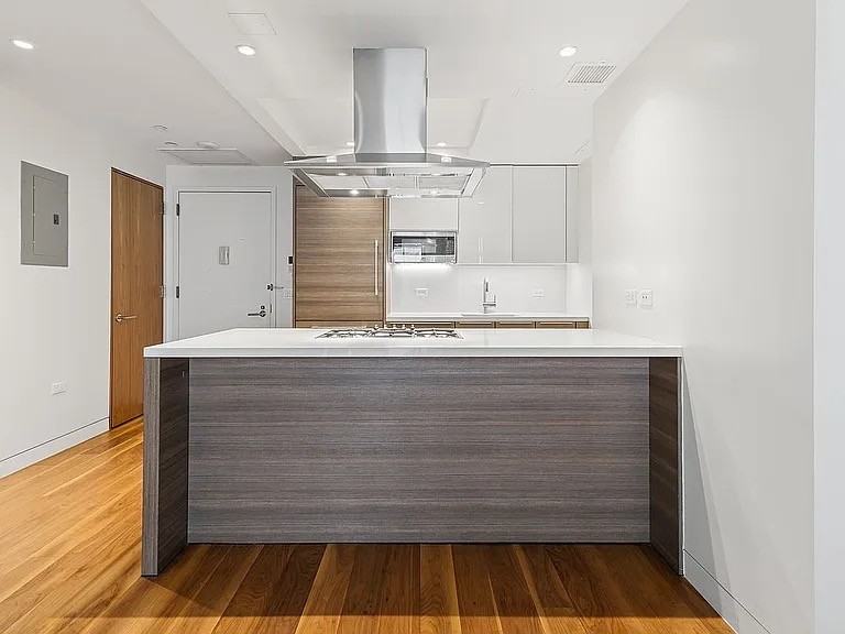 151 W 21st St - Photo 3 of 6