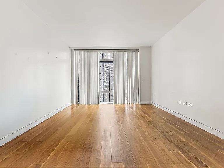 151 W 21st St - Photo 5 of 6