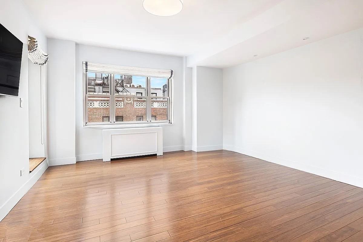 11 5th Ave #N17 - Photo 3 of 6