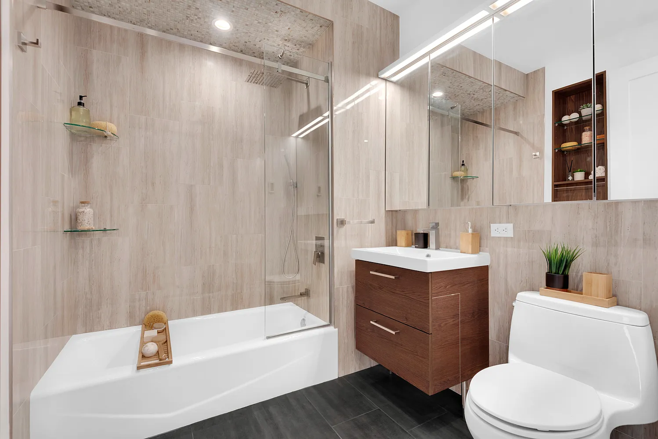 3057 Crescent St #2B - Photo 3 of 5