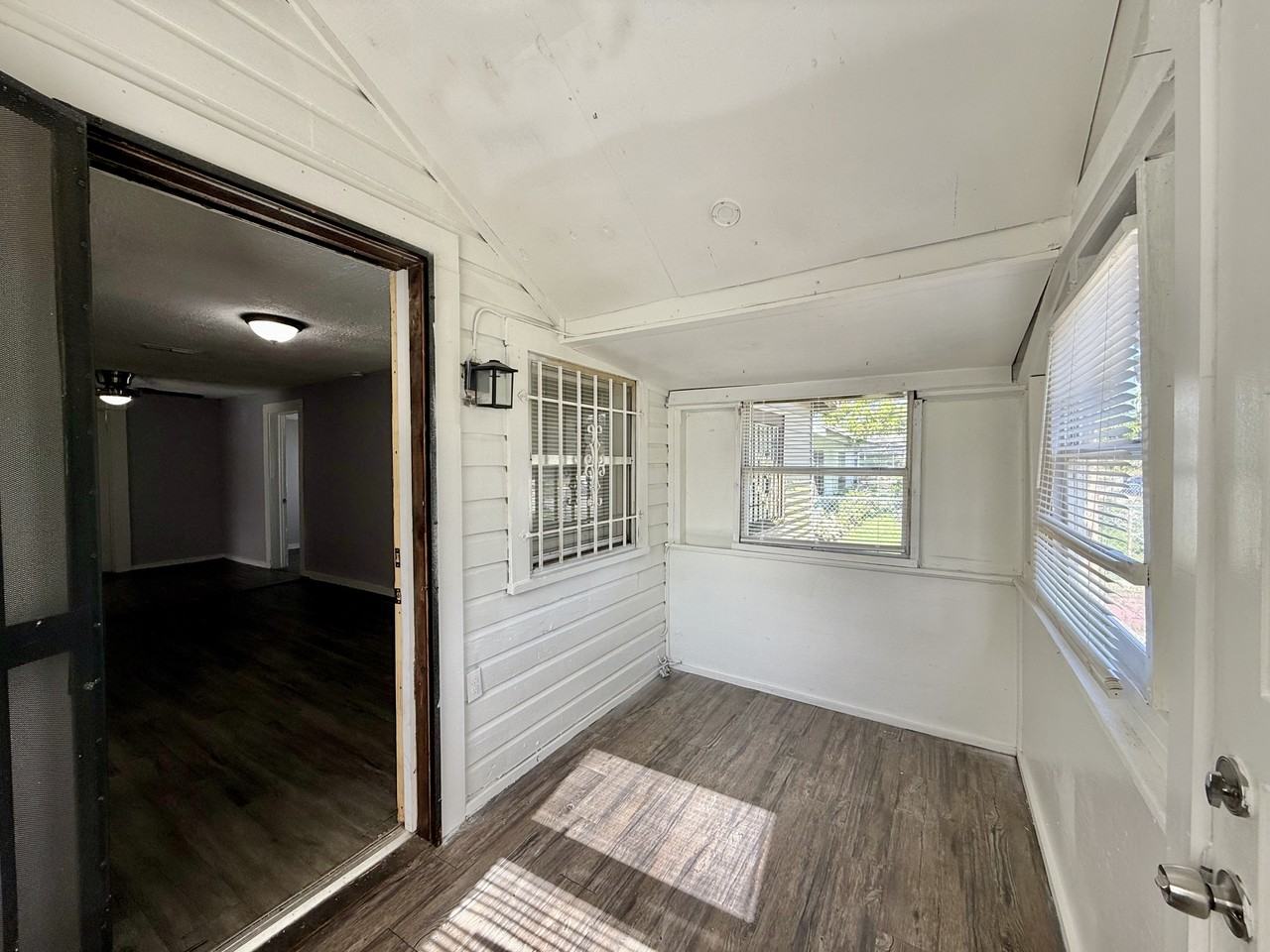 3505 E Shadowlawn Ave - Photo 3 of 17
