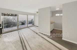 featured image of 10 Lee St #4