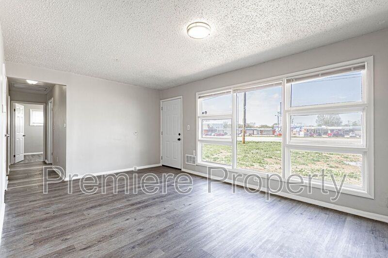 11123 Blue Ridge Blvd - Photo 2 of 13