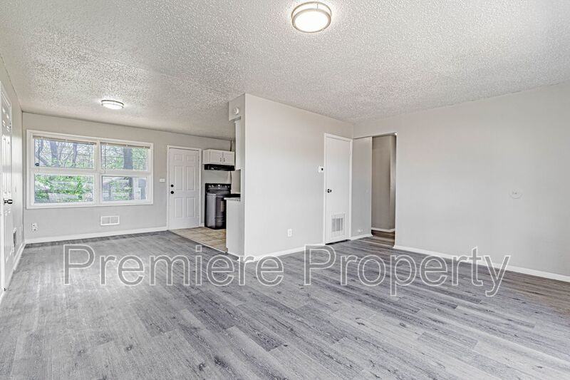 11123 Blue Ridge Blvd - Photo 3 of 13