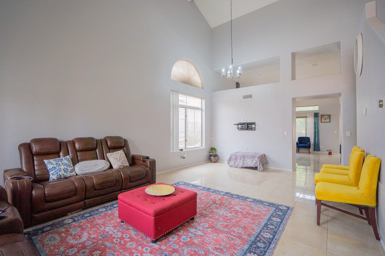 4613 E Desert Cactus St - Photo 7 of 44