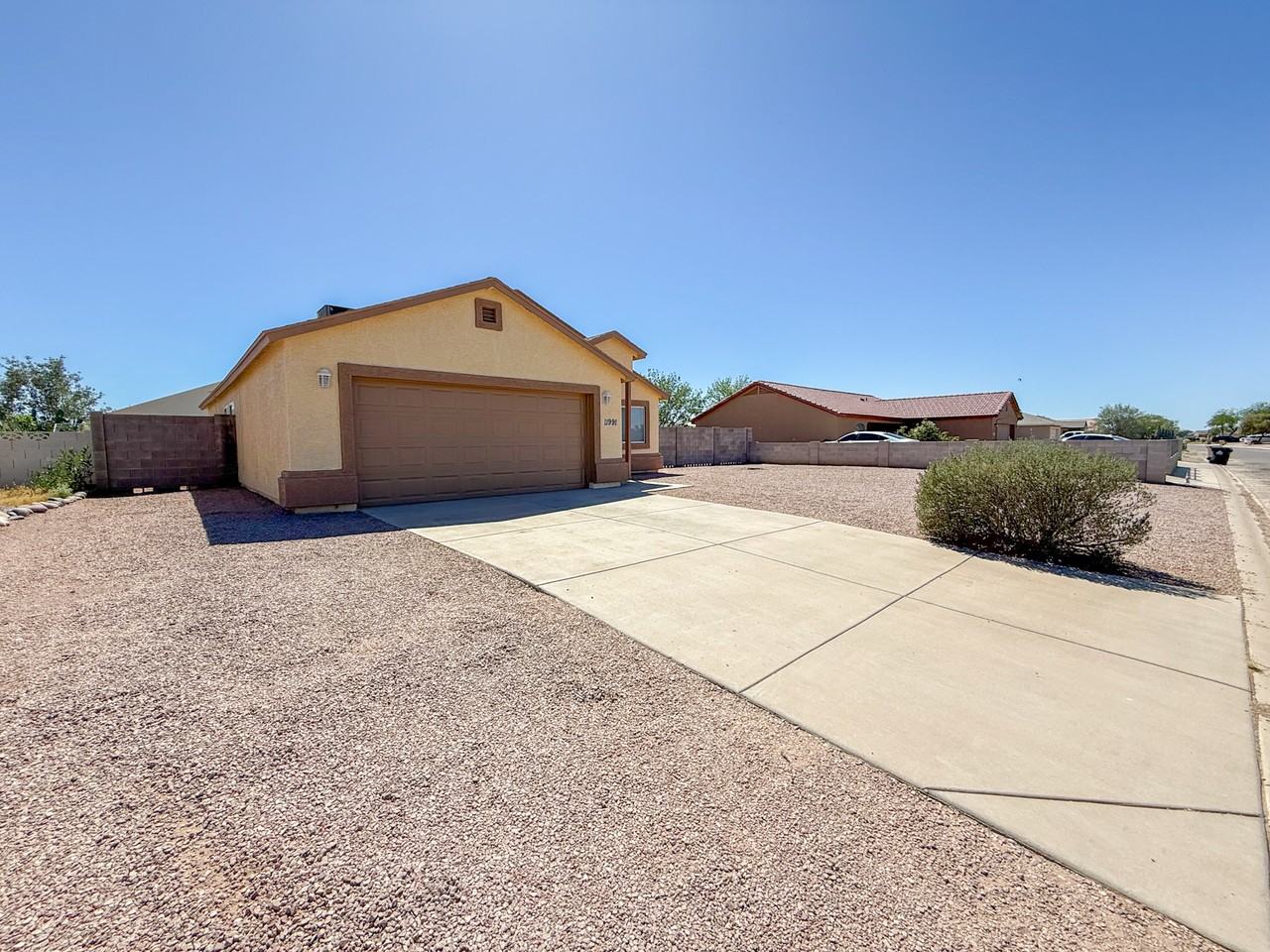 11991 W Cabrillo Dr - Photo 3 of 25