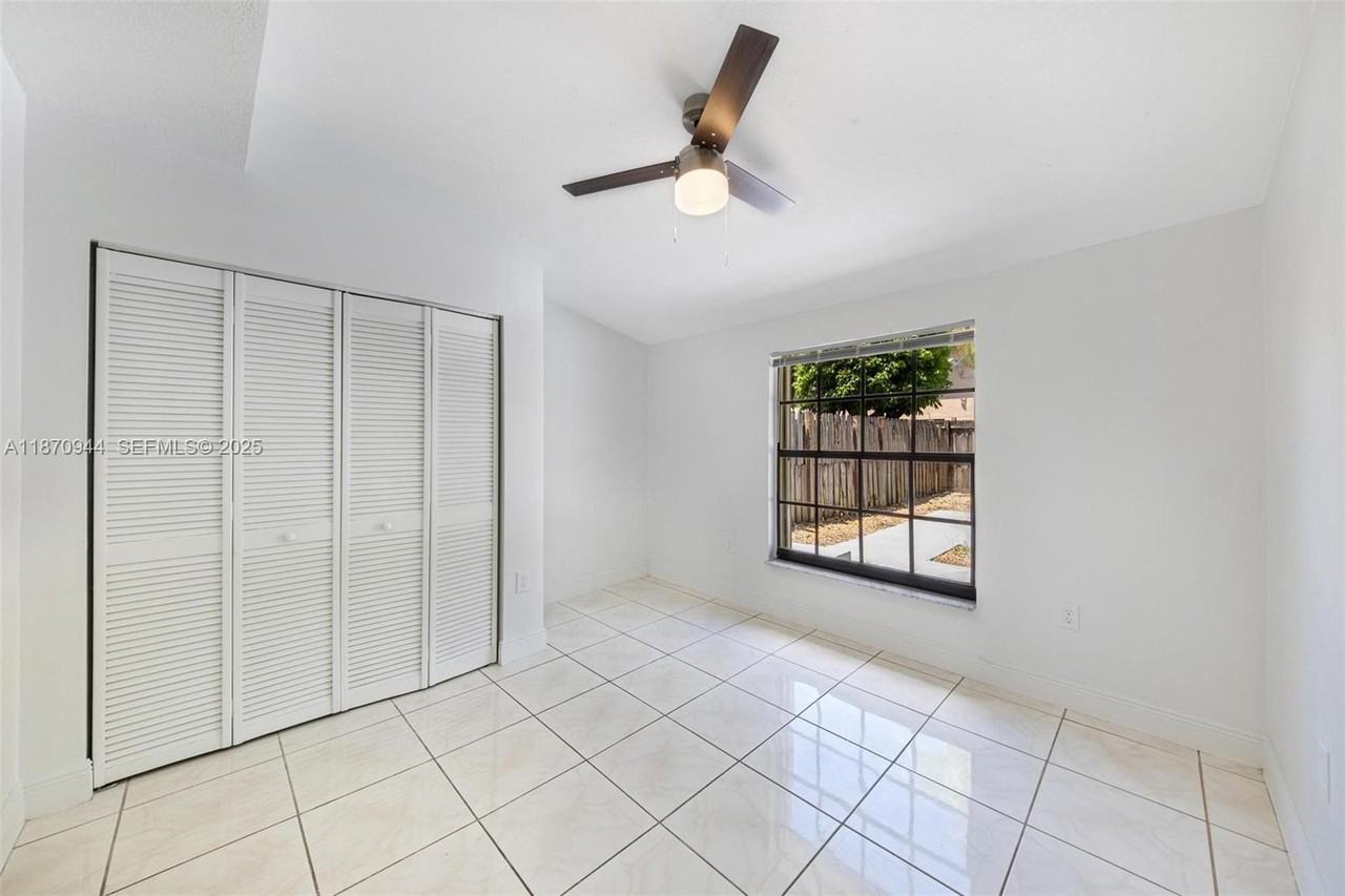 15157 Southwest 95th Street #15157 - Photo 4 of 50