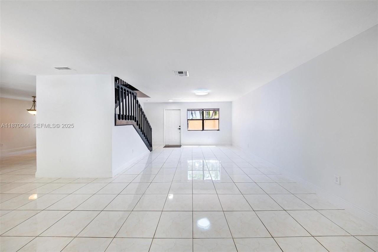 15157 Southwest 95th Street #15157 - Photo 5 of 50