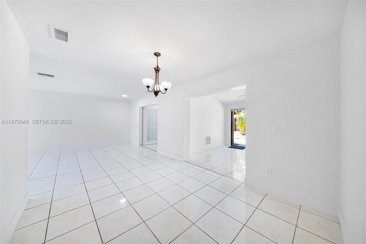 15157 Southwest 95th Street #15157 - Photo 6 of 50