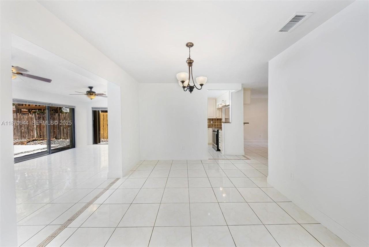 15157 Southwest 95th Street #15157 - Photo 7 of 50