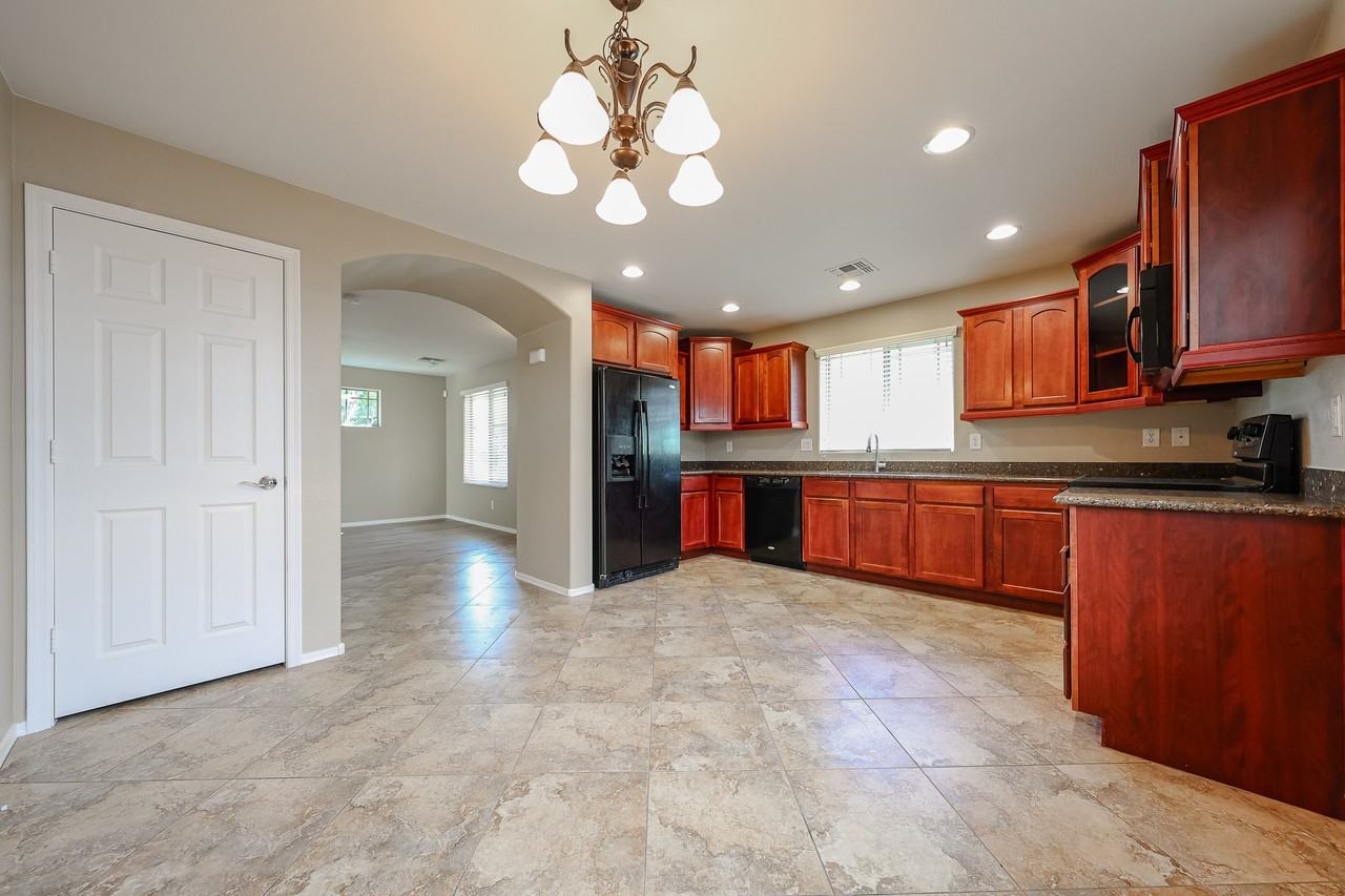 2472 E Boston St - Photo 7 of 33