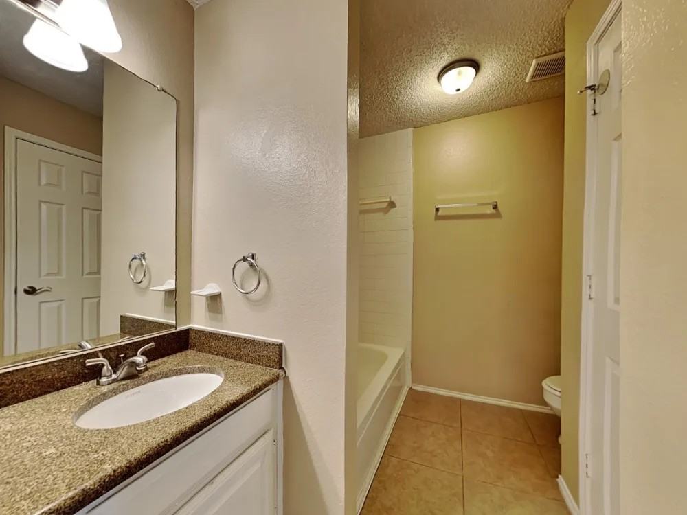 2437 W 4th St - Photo 2 of 18