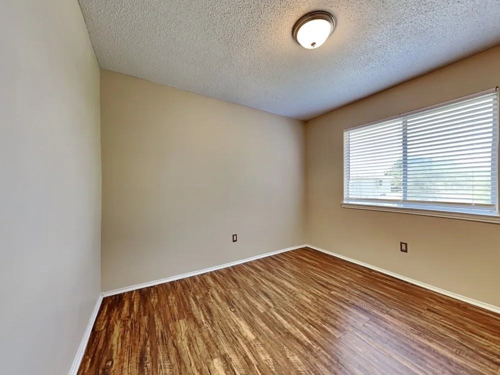 2437 W 4th St - Photo 5 of 18