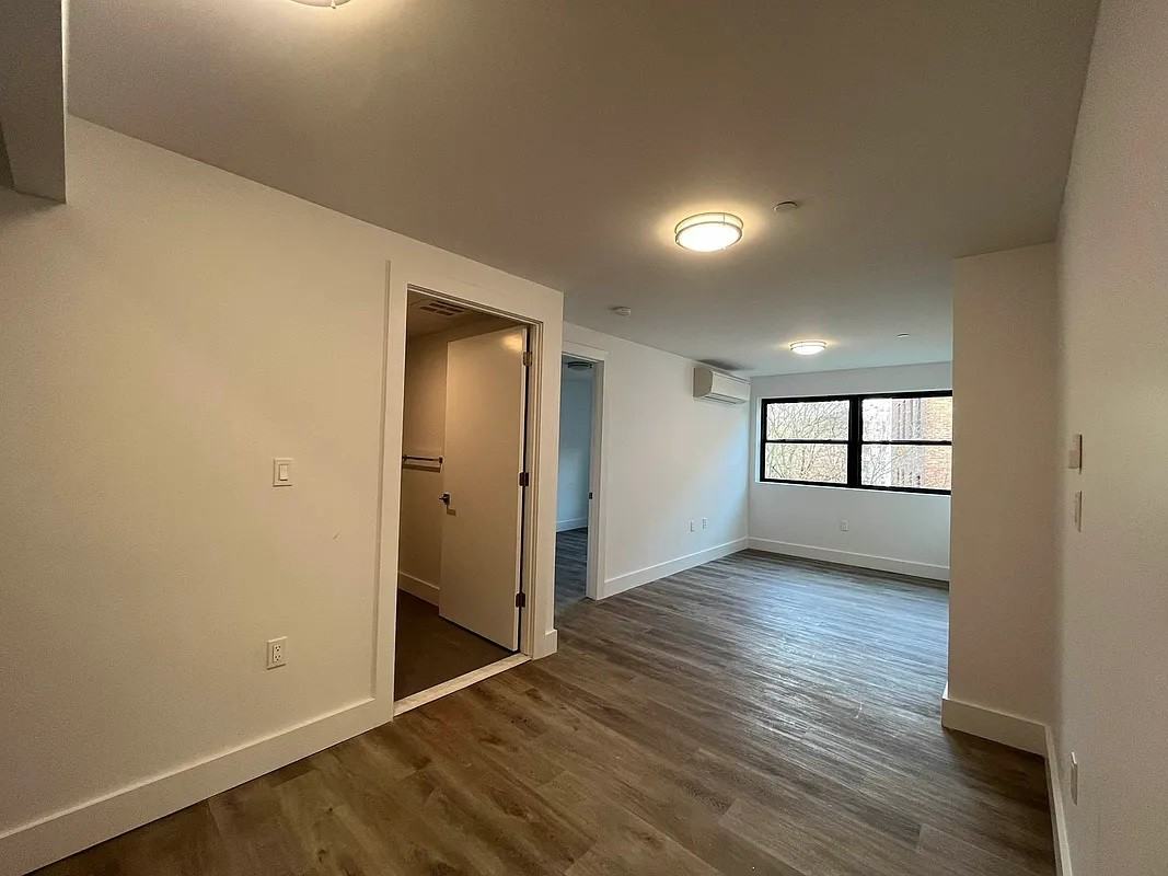 9159 191St St - Photo 2 of 7