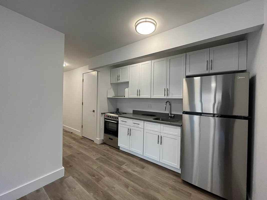 9159 191St St - Photo 5 of 7