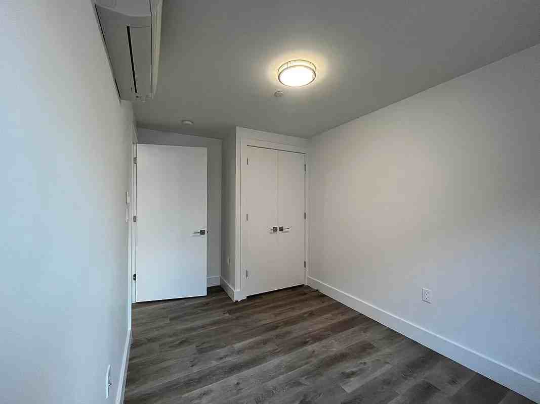 9159 191St St - Photo 6 of 7