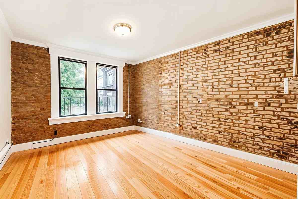 103 E 2Nd St - Photo 3 of 6