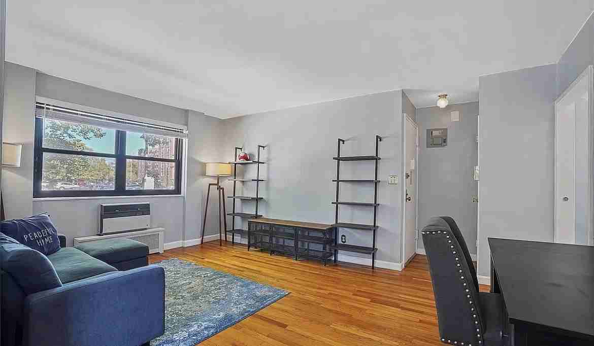 8418 155th Ave #1R - Photo 2 of 13