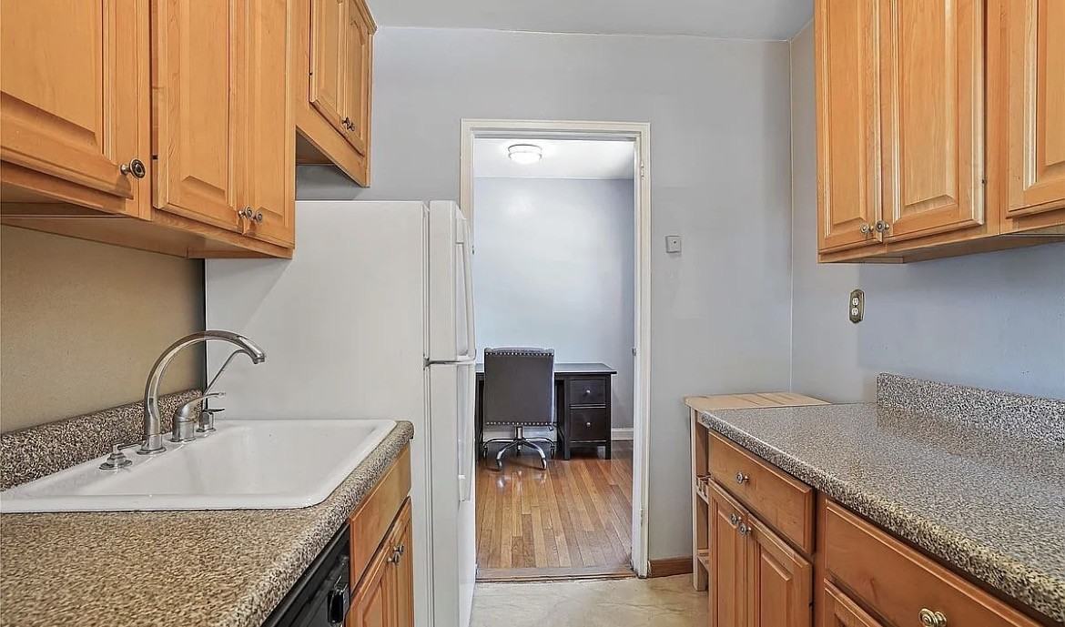 8418 155th Ave #1R - Photo 4 of 13