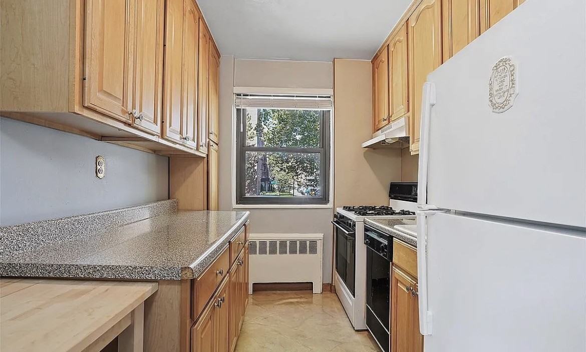 8418 155th Ave #1R - Photo 5 of 13