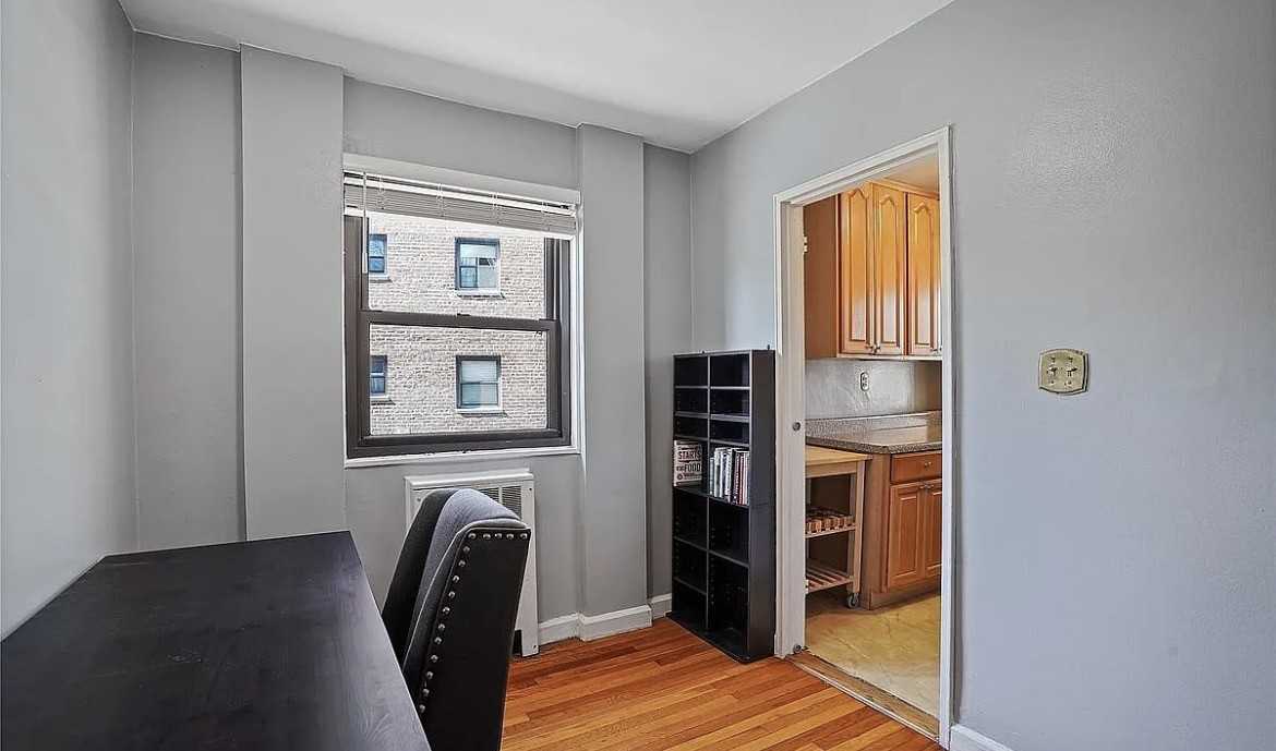 8418 155th Ave #1R - Photo 7 of 13