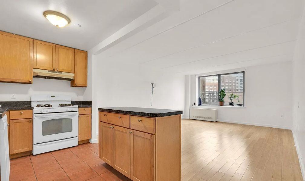 837 Washington Ave #4B - Photo 2 of 10