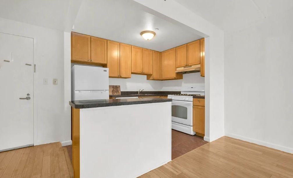 837 Washington Ave #4B - Photo 4 of 10