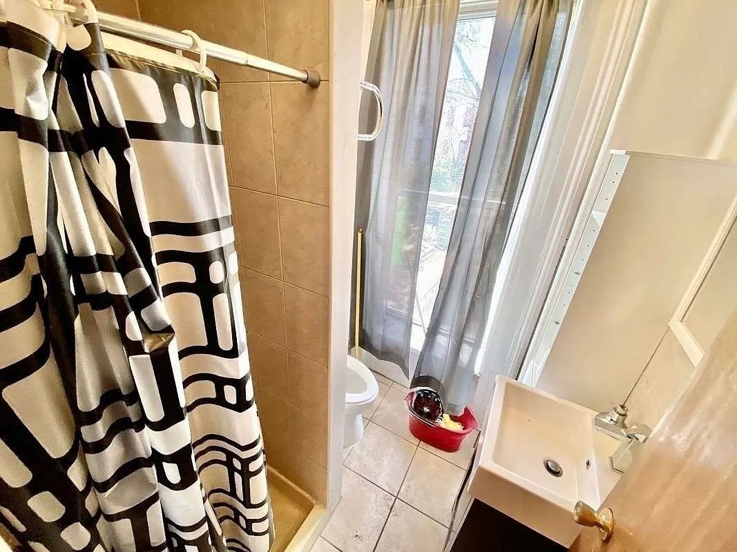 116 Ryerson St - Photo 2 of 7