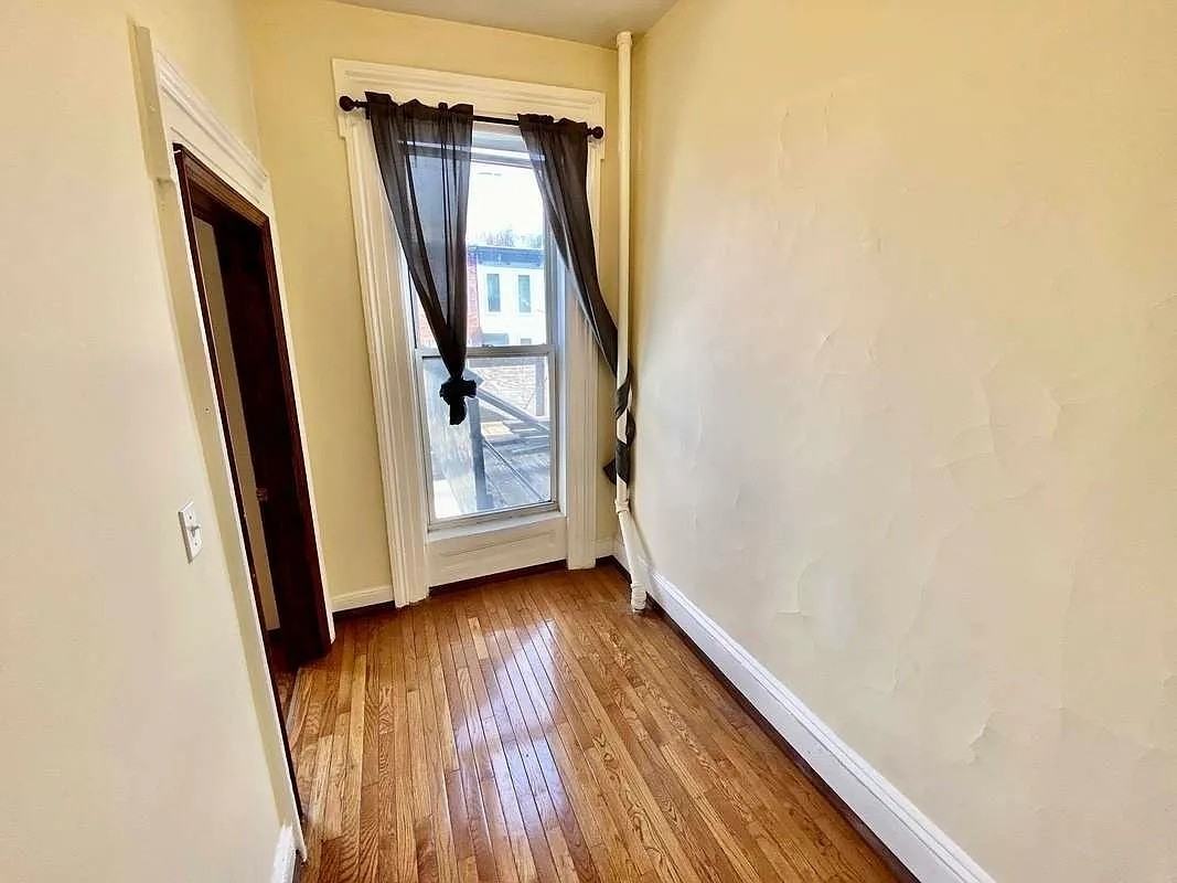 116 Ryerson St - Photo 6 of 7