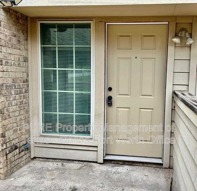 2415 Oak Mnr #B - Photo 2 of 36