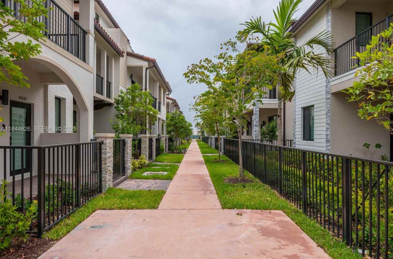 4769 Northwest 83rd Parkway #4769 - Photo 5 of 54