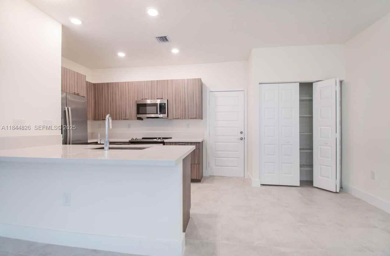 4769 Northwest 83rd Parkway #4769 - Photo 6 of 54