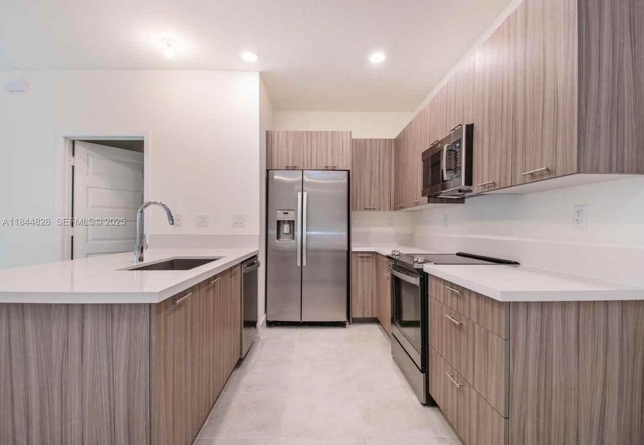 4769 Northwest 83rd Parkway #4769 - Photo 7 of 54