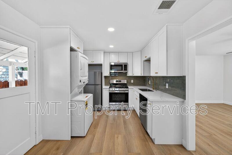 3126 B St - Photo 2 of 15