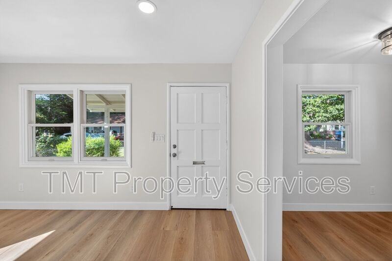 3124 B St - Photo 3 of 32