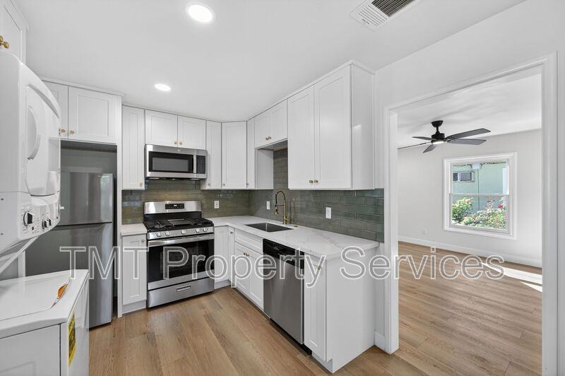 3124 B St - Photo 5 of 32