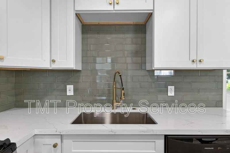 3124 B St - Photo 6 of 32