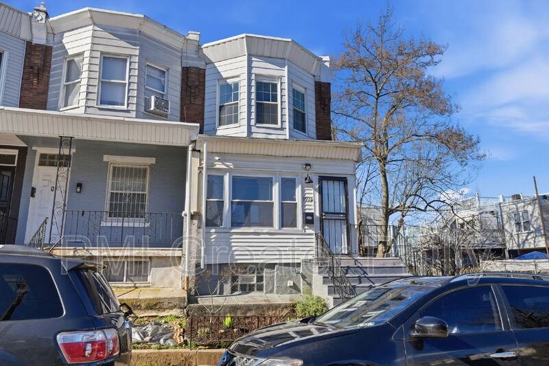 1916 S Salford St - Photo 2 of 22