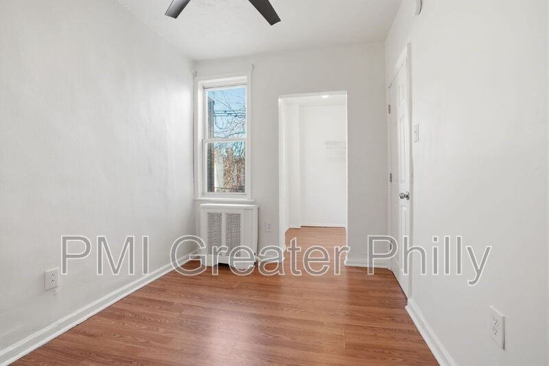 1916 S Salford St - Photo 3 of 22