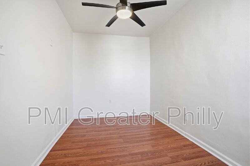 1916 S Salford St - Photo 4 of 22