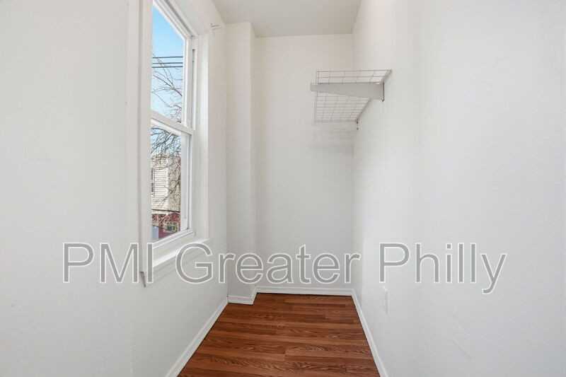 1916 S Salford St - Photo 5 of 22