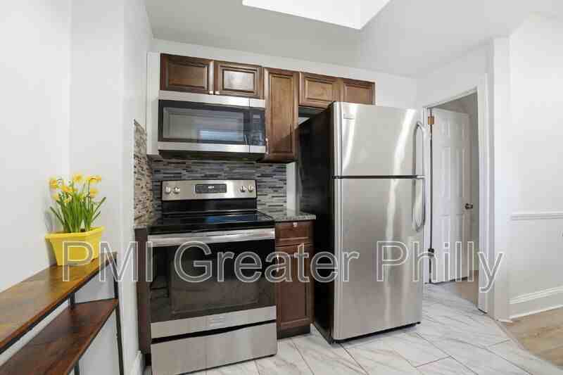 1916 S Salford St - Photo 6 of 22